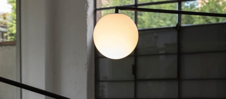 Lampa sufitowa, podłogowa BITTA, włącznik na podłodze.