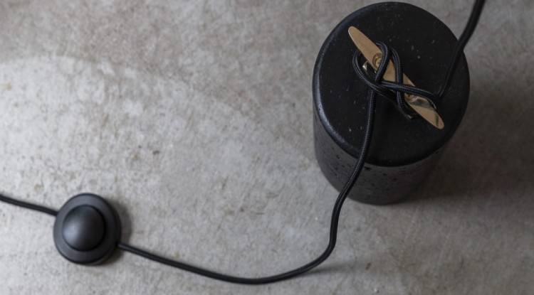 Lampa sufitowa, podłogowa BITTA, włącznik na podłodze.