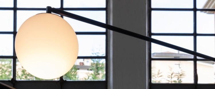 Lampa sufitowa, podłogowa BITTA, włącznik na podłodze.