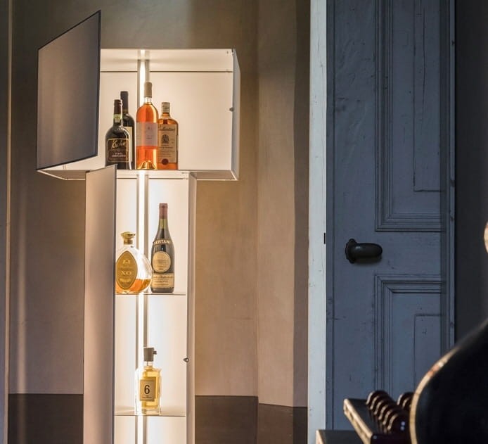 Lampa podłogowa, regał, witryna VELASCA.