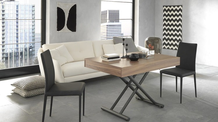 Stolik kawowy FEBO rozkładany do wielkości stołu.